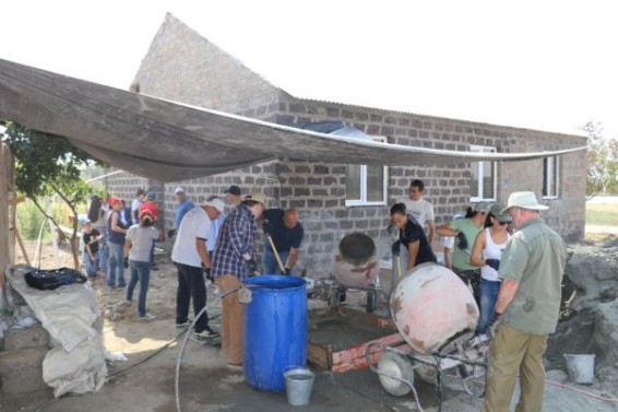 ԱՄՆ դեսպանատան ‹‹Աջակցող ձեռքեր›› կազմակերպությունը և «Ֆուլեր տնաշինական կենտրոնը» միավորեցին ուժերը` կառուցելու տուն կարիքավոր ընտանիքի համար