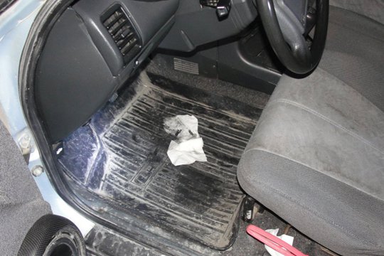 Հատուկ օպերացիա Երևանում. Audi A5-ում և Mitsubishi-ում հայտնաբերվել են կասկածելի թմրամիջոցներ. բերման ենթարկվածներից մեկը տնօրեն է