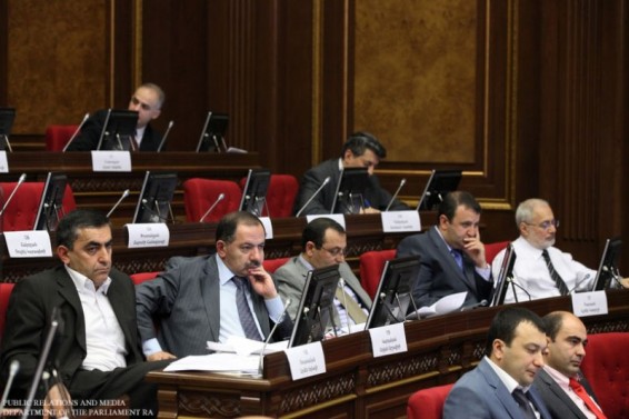 ՀՅԴ-ի գլխին ինքնախեղման հոդված է կախված