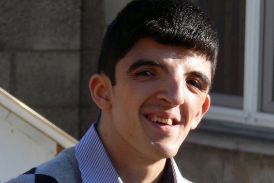 Video. Գյումրու մանկատան՝ հայտնի դարձած երգիչը 25 տարի անց հանդիպել է ծնողներին