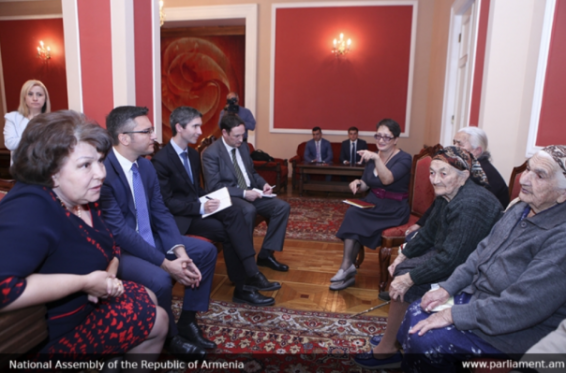 ԵԱՀԿ ԽՎ-ի հատուկ ներկայացուցիչ Քրիստիան Վիգենինը հանդիպել է Արցախի Թալիշ գյուղի բնակիչներին