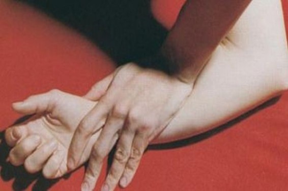 Ահազանգ. Էջմիածնում քարե շինության մեջ 17-ամյա աղջկա են բռնաբարել