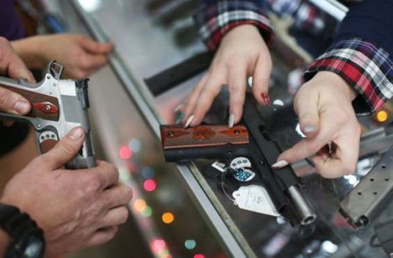 Կինը հանձնեց Արցախյան պատերազմի մասնակից հանգուցյալ ամուսնուն պատկանող զինամթերքը