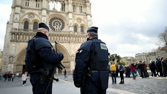В Париже перед зданием посольства Иордании взорвался мотоцикл