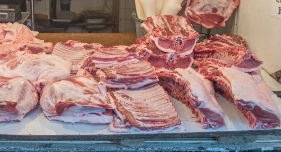 Не мясом единым: почему в Армении подорожали продукты, и кому недоедать