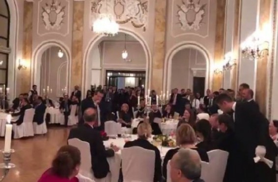 Սերբիայի ԱԳ նախարարը երգել է Էրդողանի համար