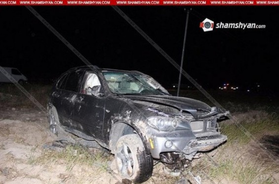 Կոտայքում BMW X5–ը բախվել է քարե պարսպին. վարորդն ավտոմեքենայում արգելափակվել է
