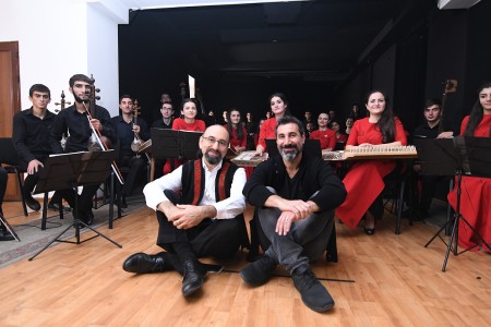 Photo. Սերժ Թանկյանը և CNN հեռուստաընկերության նկարահանող խումբը` «Նարեկացի» արվեստի միությունում