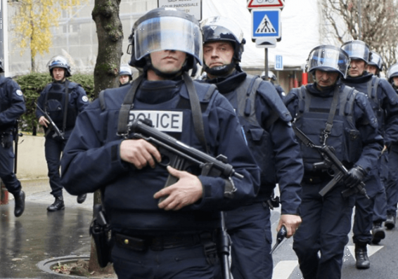 Ֆրանսիայում ոստիկաններին թույլատրել են զենքն իրենց հետ տուն տանել