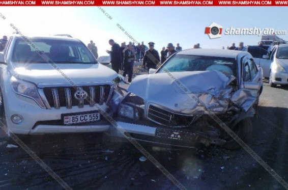 Արագածոտնի մարզում բախվել են Mercedes-ն ու Toyota Land Cruiser Prado-ն. կան վիրավորներ. Shamshyan.com