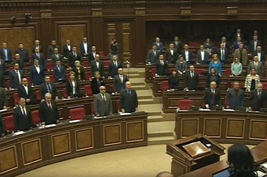 ԱԺ-ն մեկ րոպե լռությամբ հարգեց հոկտեմբերի 27-ի զոհերի հիշատակը