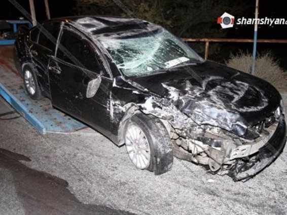 Խոշոր վթար Երեւանում. բախվել են Mercedes-ն ու Nissan-ը. վերջինը գլխիվայր շրջվել է. կա վիրավոր