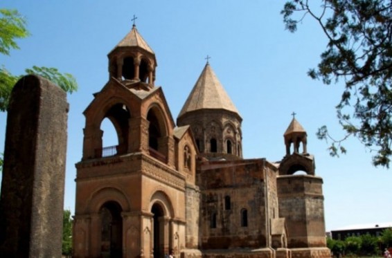 Կաթողիկոսը հանդիպել է շաբաթօրյա ու կիրակնօրյա դպրոցների և հայ վարժարանների աշակերտների հետ