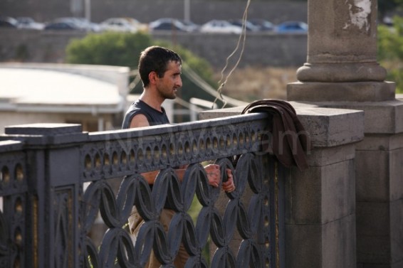 Video.Հաղթանակի կամրջից քաղաքացին սպառնում էր նետվել