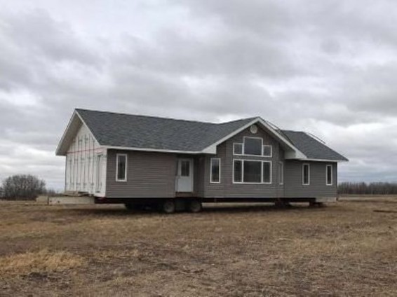 Կանադացին իրեն պատկանող դաշտում տուն է հայտնաբերել, որը ճանապարհին թողել էր առաքման ծառայությունը