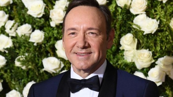 Netflix разорвал сотрудничество с Кевином Спейси после секс-скандала