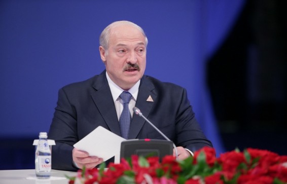 Լուկաշենկոն բելառուսներին շնորհավորել է Հոկտեմբերյան հեղափոխության հոբելյանի առթիվ