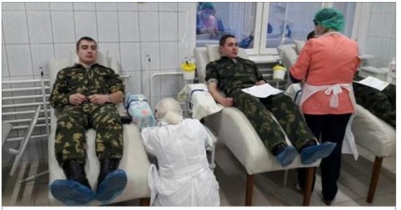 Российские военные сдали кровь для армянских больных