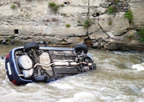 Տավուշում մեքենան Դեբեդ գետն է ընկել. վարորդին որոնում են գետում