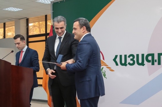 «Գյուղատնտեսական նվաճումների համար» ոսկե մեդալով է պարգևատրվել Դավիթ Երեմյանը
