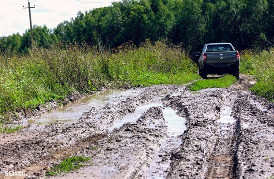 Մեքենան արգելափակվել է ցեխակույտում