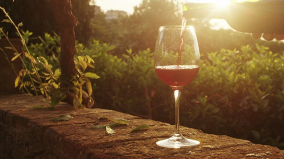 Եվրոպայում տարածում է գտնում հնագույն եղանակով պատրաստվող նարնջագույն գինին