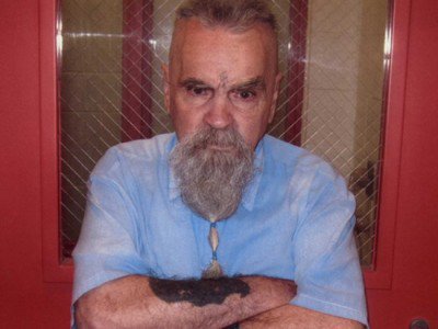 Մահացել է հայտնի սերիական մարդասպան Չարլզ Մենսոնը