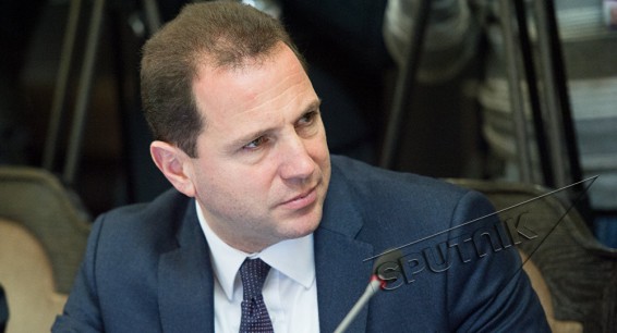 Ереван и Париж обсудят шаги по реагированию на ЧП - глава МЧС едет во Францию
