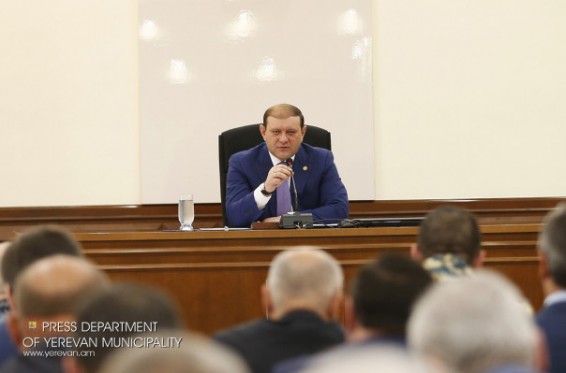 Քաղաքապետը հանձնարարել է անչափահասներին ծխախոտ ու ոգելից խմիչք վաճառելու դեպքերը բացառելու նպատակով խստացնել հսկողությունը