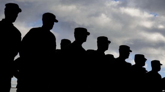 WP: Трех военных обвиняют в неподобающих контактах во время поездки Трампа