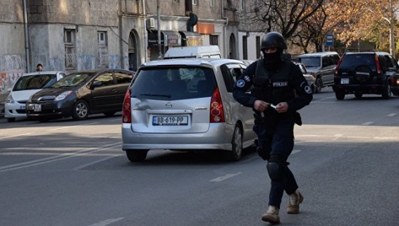 В Тбилиси спецназ не пускает жильцов в дома, где прошла спецоперация