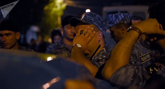 В ходе потасовки в Ереване пострадали полицейские