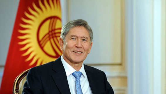Новый президент Киргизии присвоил Атамбаеву звание Героя республики