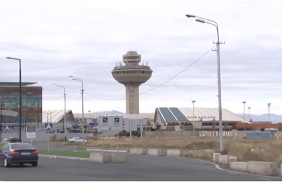 Ոստիկանության ծառայողները «Զվարթնոց» օդանավակայանի ժամանման սրահից հետախուզվողի են բերման ենթարկել