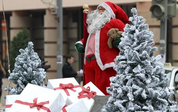 Video. Առաջին ամանորյա տոնավաճառը Երևանում՝ տոնական գույներ, բույրեր ու տրամադրություն