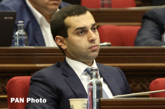 Ինքը շատ զբաղմունքներ ունի ու զբաղվում է. Արգամ Աբրահամյանը՝ Հովիկ Աբրահամյանի՝ քաղաքականություն վերադառնալու մասին