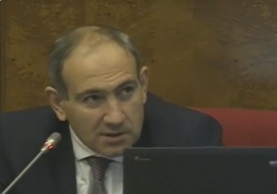 Video. Ուղեգրերը ձեռքներին՝ մարդիկ հիվանդանոցից հիվանդանոց են ընկնում. Նիկոլ Փաշինյանը՝ Վարդան Արամյանին