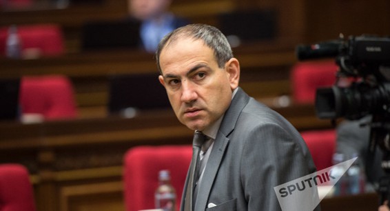 Ուղեգրերը ձեռքներին՝ մարդիկ հիվանդանոցից հիվանդանոց են ընկնում. Նիկոլ Փաշինյանը՝ Վարդան Արամյանին