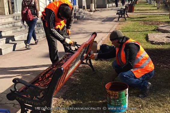 2017 թվականին շարունակվել է «Երևան» ձուլվածքով նստարանների և փայտե աղբամանների նորոգումը