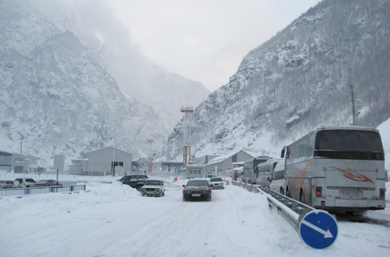 Լարսը բաց է միայն թեթև մարդատար ավտոմեքենաների համար