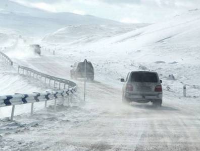 Որոշ ավտոճանապարհներին ձյուն է տեղում