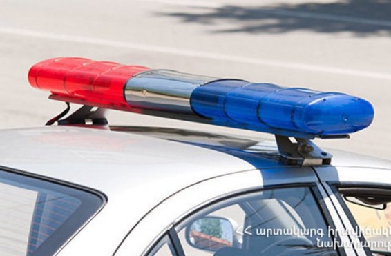 Որոտան գետի կամրջի մոտ մեքենան սահել է ձորը