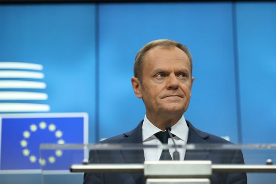 Лидеры стран ЕС на саммите в Брюсселе впервые решили продлить санкции против РФ без дискуссии и аргументов: Туск