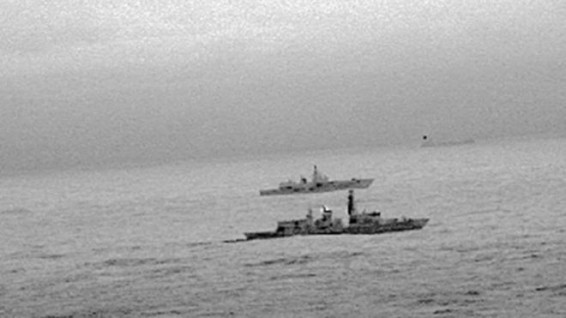 Британский фрегат сопровождает российский военный корабль в Северном море