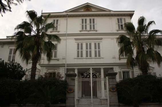 Պոլսո Հայոց պատրիարքարանը խստորեն քննադատել է Արամ Աթեշյանին