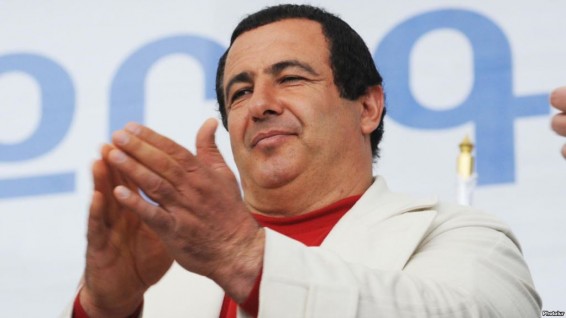 Video. Գագիկ Ծառուկյանը 100 մլն դրամ է տրամադրել Գյումրիում տնակներում ապրողներին