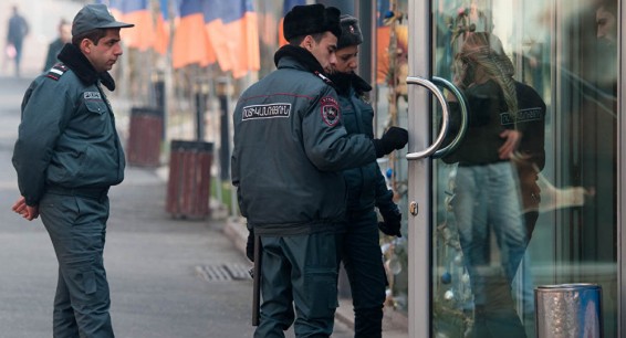 Самосожжение в Армении: мужчину спасли жена и мать