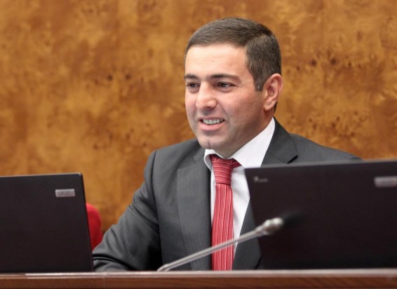 Թող այս հին տարին տանի Ձեզնից բոլոր տխրություններն ու դժվարությունները. Արթուր Գևորգյան