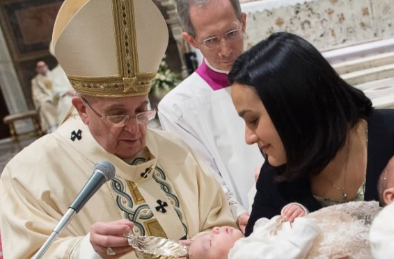 Հռոմի Ֆրանցիսկոս պապը հորդորել է մայրիկներին չխորշել Սիքստինյան կապելլայում երեխաներին կրծքով կերակրելուց