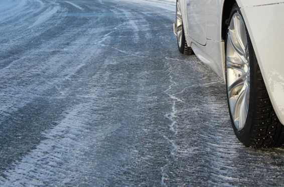 Սոթք-Քարվաճառ ավտոճանապարհին և Վարդենյաց լեռնանցքում տեղ-տեղ առկա է մերկասառույց